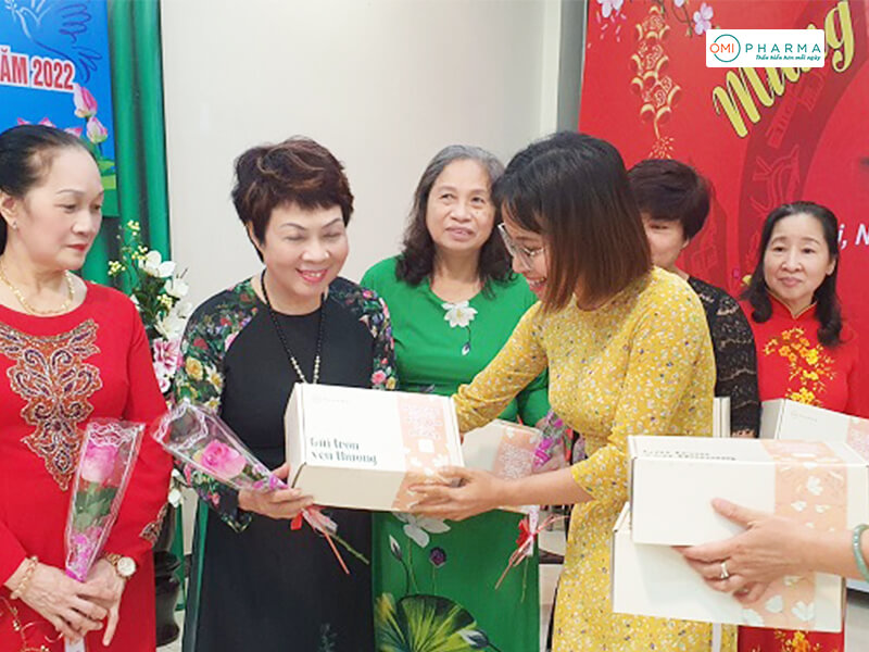 Tổng kết hoạt động trao quà kỷ niệm Ngày phụ nữ Việt Nam 20/10 của Omi Pharma