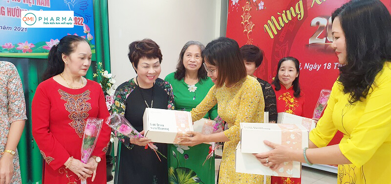 Tổng kết hoạt động trao quà kỷ niệm Ngày phụ nữ Việt Nam 20/10 của Omi Pharma-1