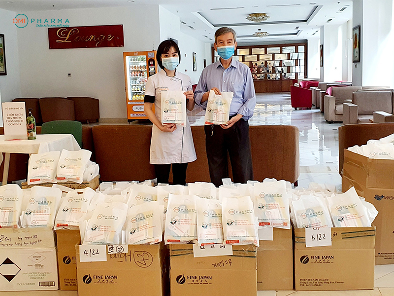 Omi Pharma gửi tặng hơn 900 xuất quà sức khỏe hỗ trợ cư dân Times City tiêm chủng vaccine phòng, chống COVID-19-1
