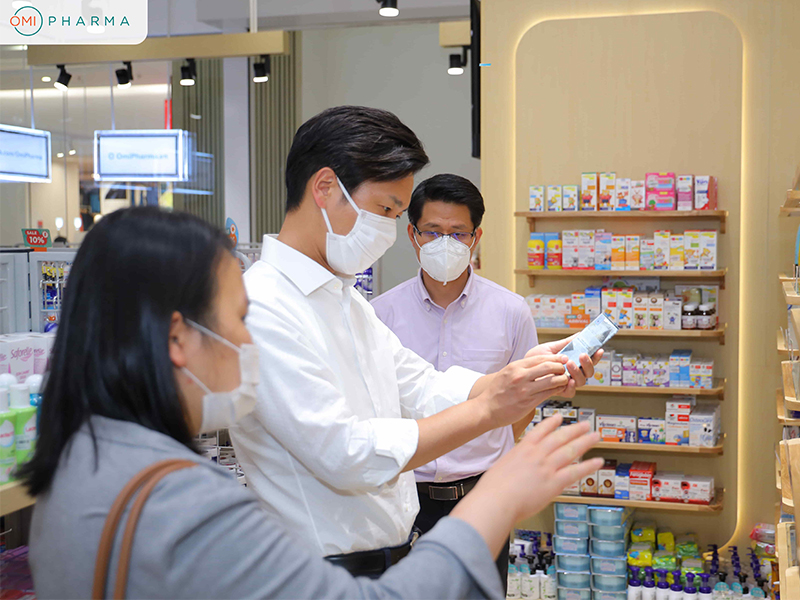 TGĐ tập đoàn Sugi Holdings Nhật Bản ghé thăm hệ thống nhà thuốc tiêu chuẩn Nhật Bản Omi Pharma