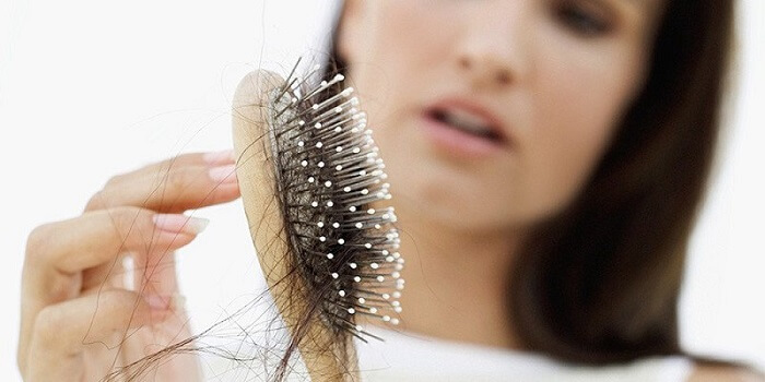 [TƯ VẤN] Tóc rụng nhiều nên dùng dầu gội nào? Gội dầu gì cho đỡ rụng tóc?
