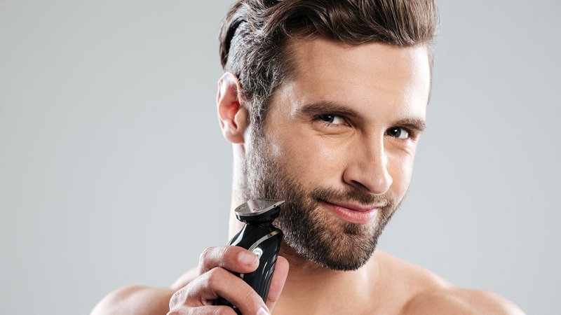 Những người thường xuyên cạo râu sẽ biết rõ được sự khó chịu nếu cạo không đúng cách. Đừng lo, đến với salon của chúng tôi và được hướng dẫn cách cạo râu đúng cách để thoải mái hơn!