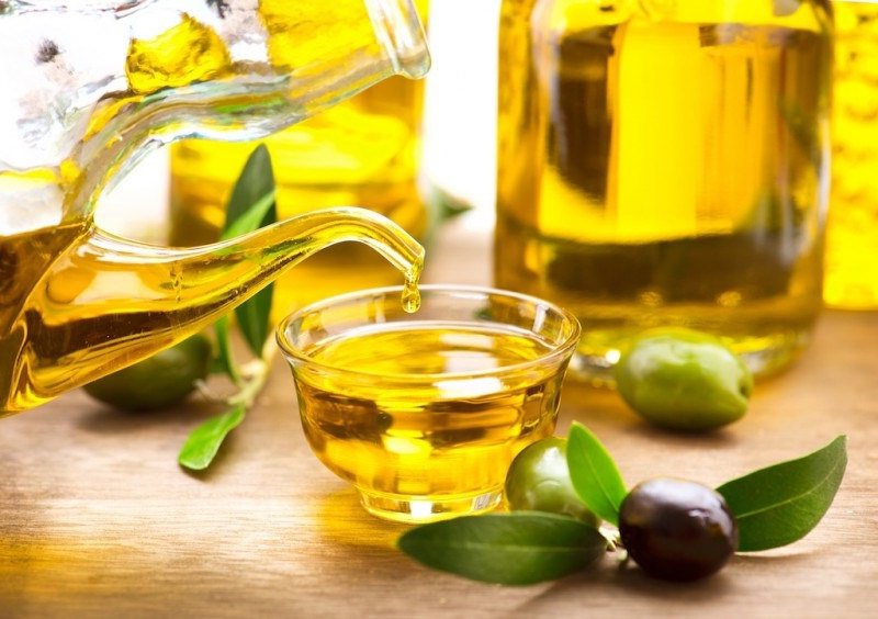 [REVIEW] Tẩy trang bằng dầu ô liu có tốt không? Có nên tẩy trang bằng dầu olive không?